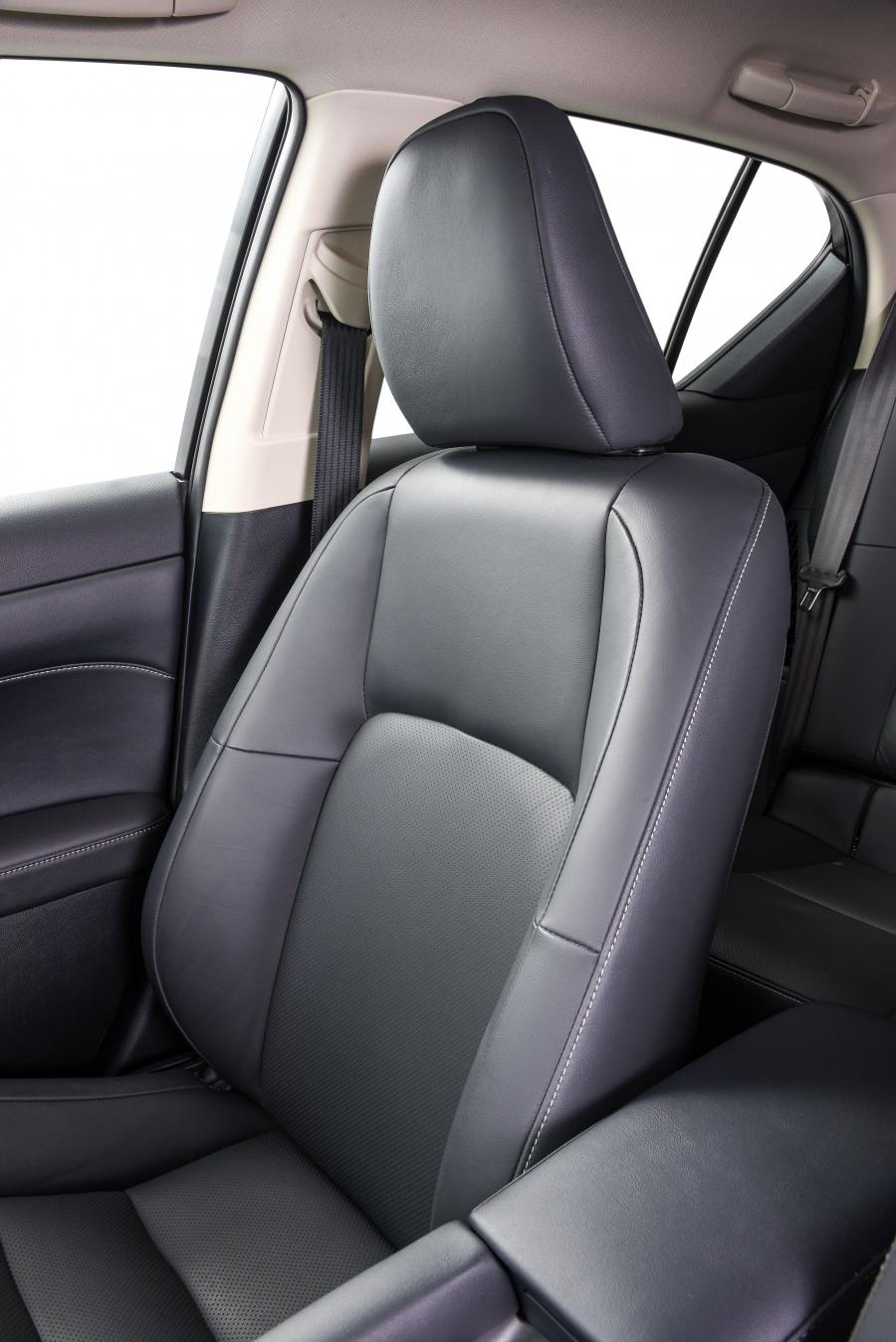 Детали интерьера Lexus CT200h 2018 года  (ZA) (фото 21 из 40)